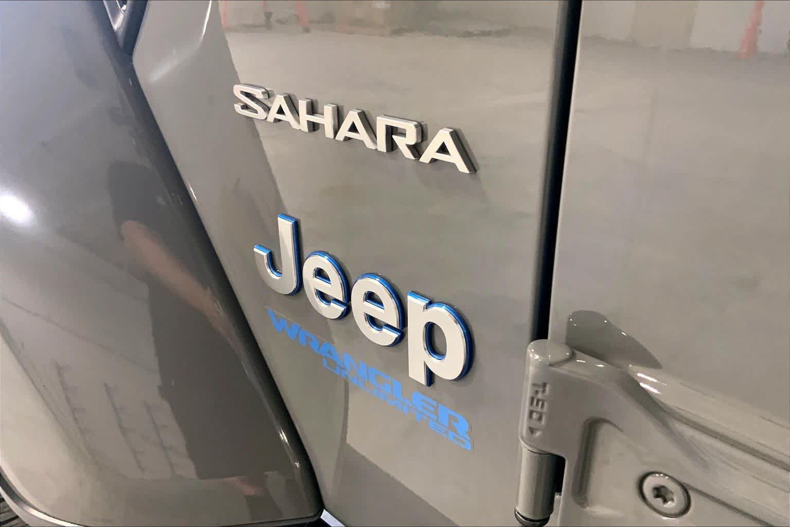 Used 2022 Jeep Wrangler Unlimited Sahara AWD/4WD image 30