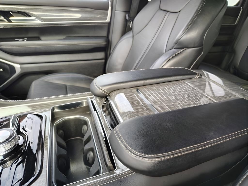 Used 2022 Jeep Wagoneer Series III w/ Flexible Seating Group image 21