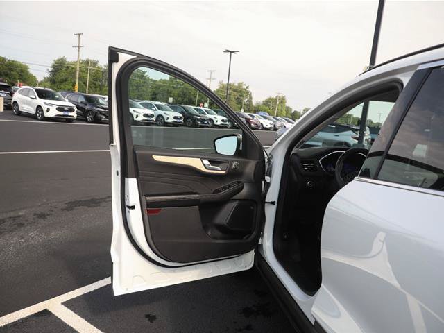 Certified 2022 Ford Escape Titanium w/ Titanium Elite Package AWD/4WD image 17