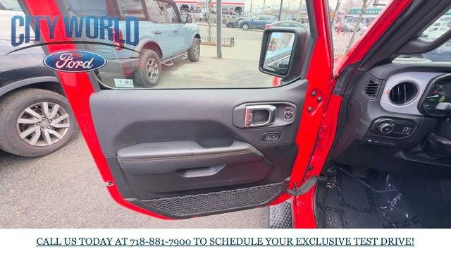 Used 2025 Jeep Wrangler Sahara 4xe image 8