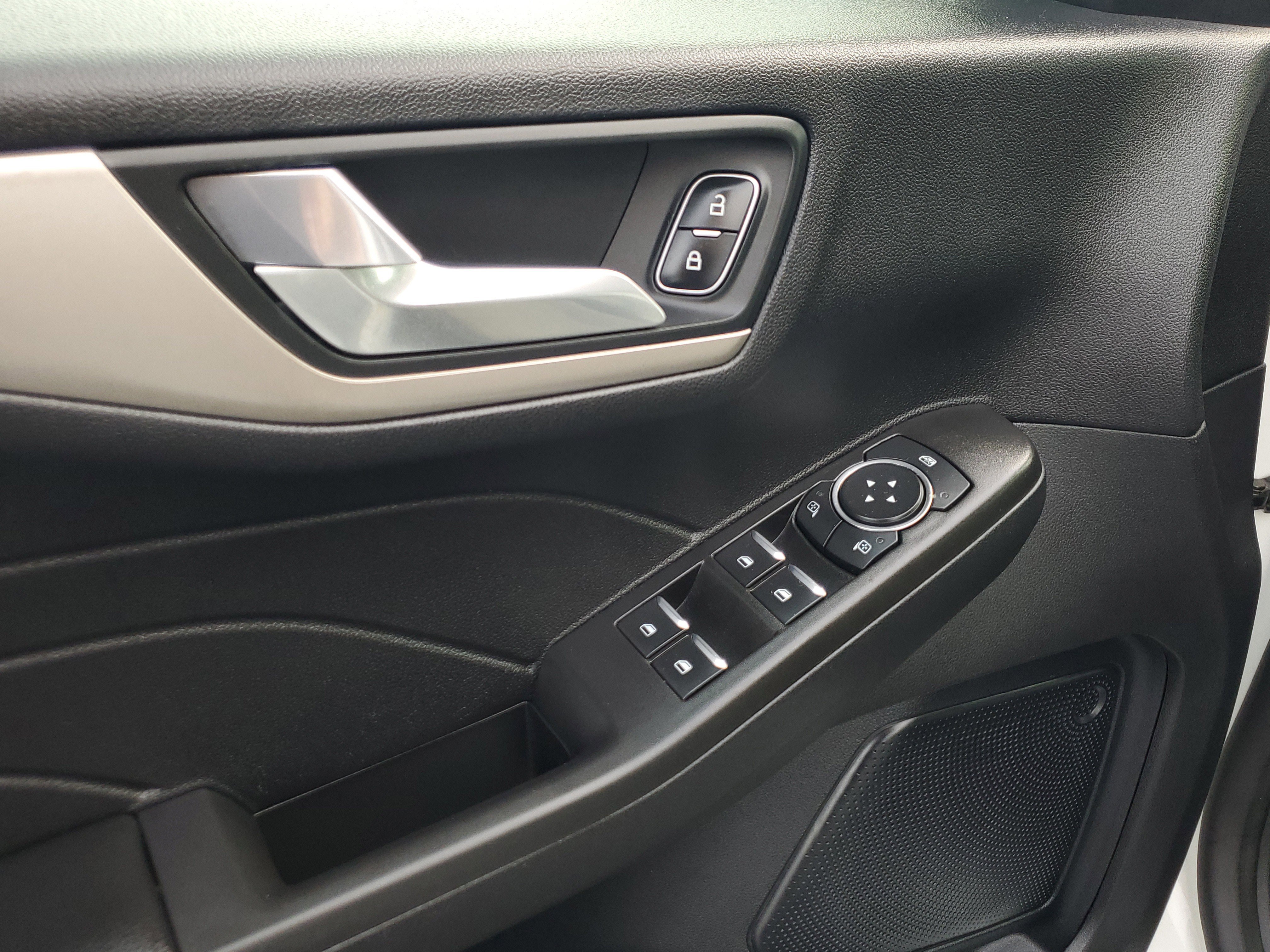 Certified 2021 Ford Escape SE w/ SE Sport Appearance Package image 20