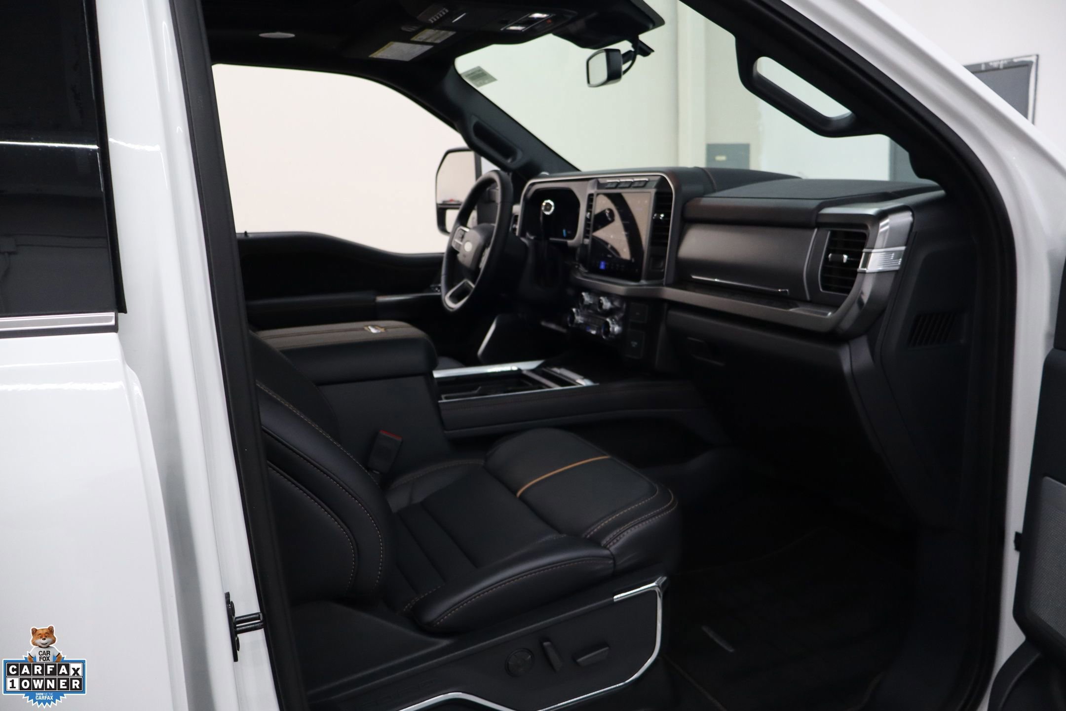 Certified 2024 Ford F450 Platinum w/ FX4 Off-Road Package image 31