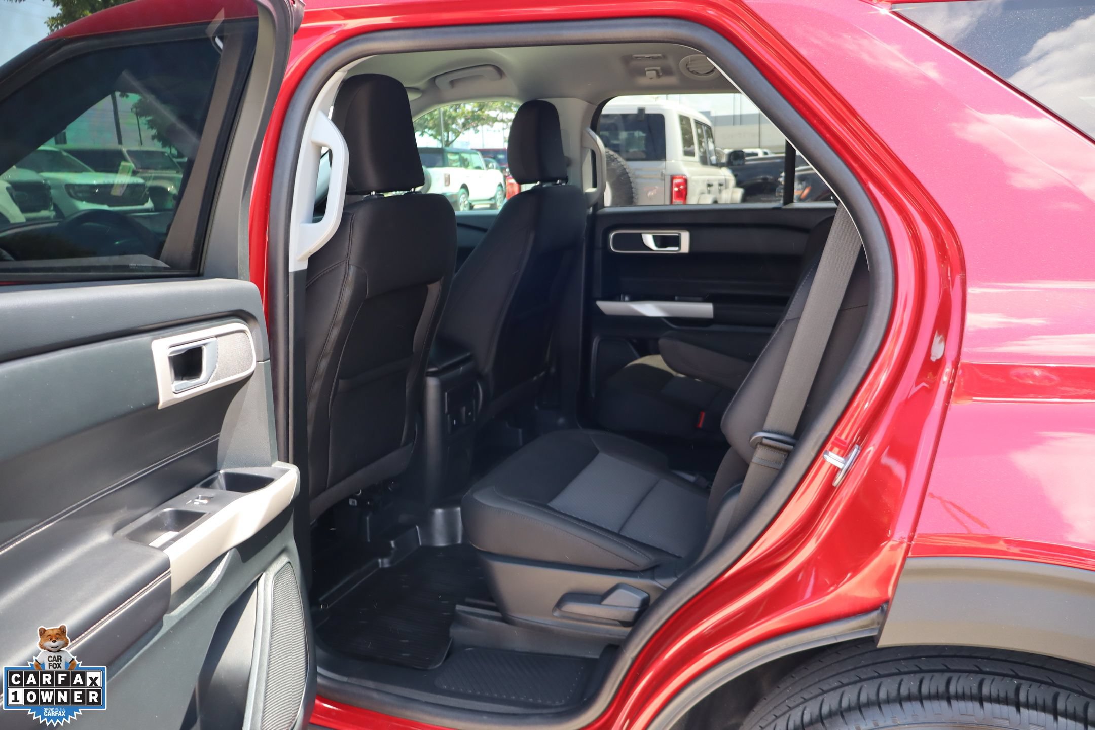 Certified 2024 Ford Explorer XLT RWD image 24