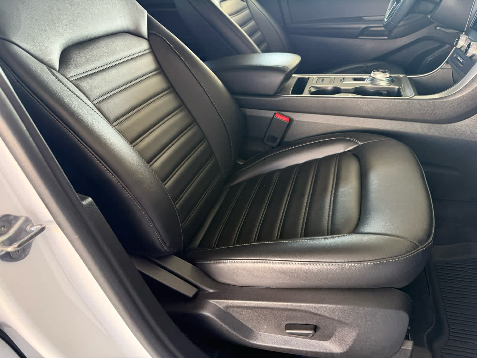 Certified 2024 Ford Edge SEL w/ Convenience Package AWD/4WD image 8