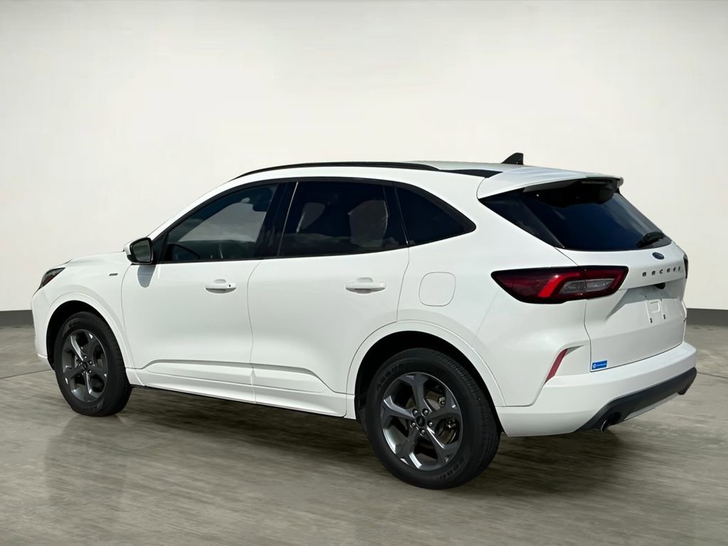 Certified 2024 Ford Escape ST-Line Select AWD/4WD image 3