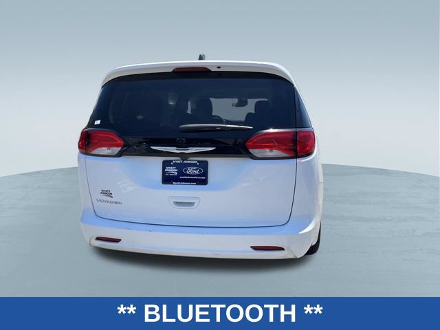 Used 2023 Chrysler Voyager LX FWD image 4