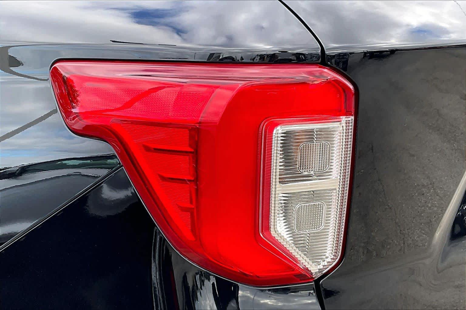 Certified 2023 Ford Explorer XLT RWD image 25