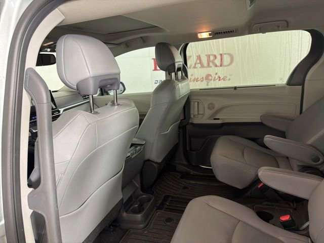Used 2022 Toyota Sienna XLE image 14