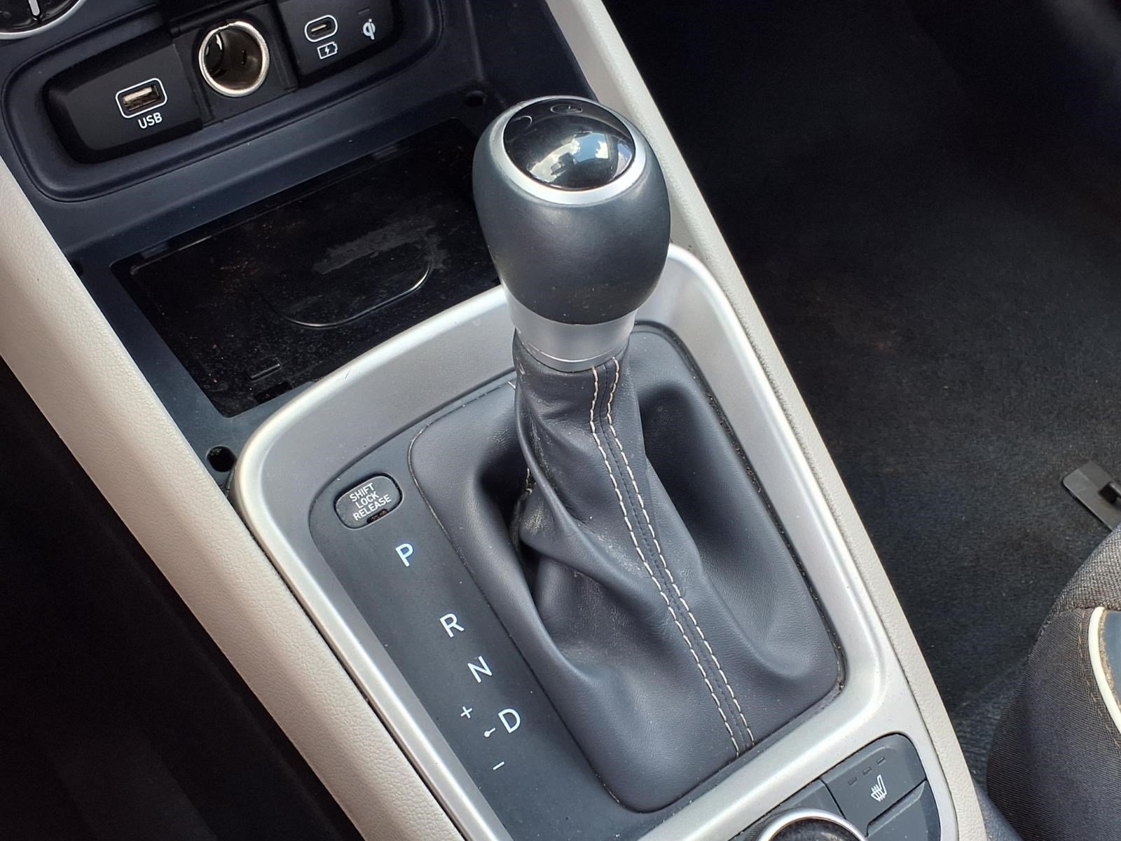 Used 2025 Hyundai Venue Limited FWD image 17