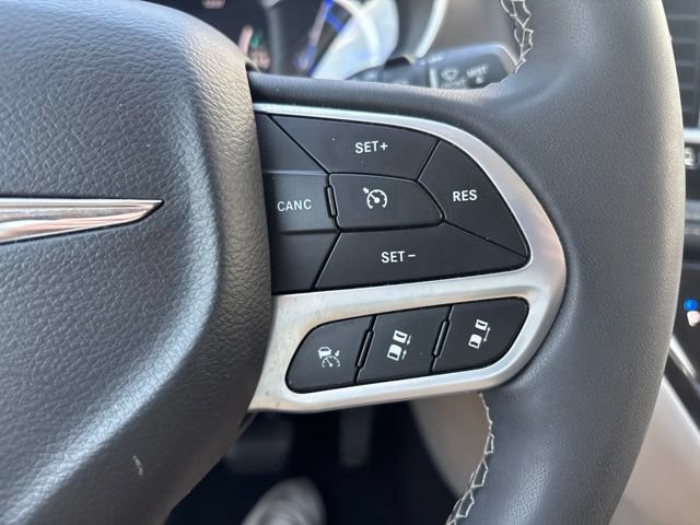 Used 2024 Chrysler Pacifica Limited FWD image 18