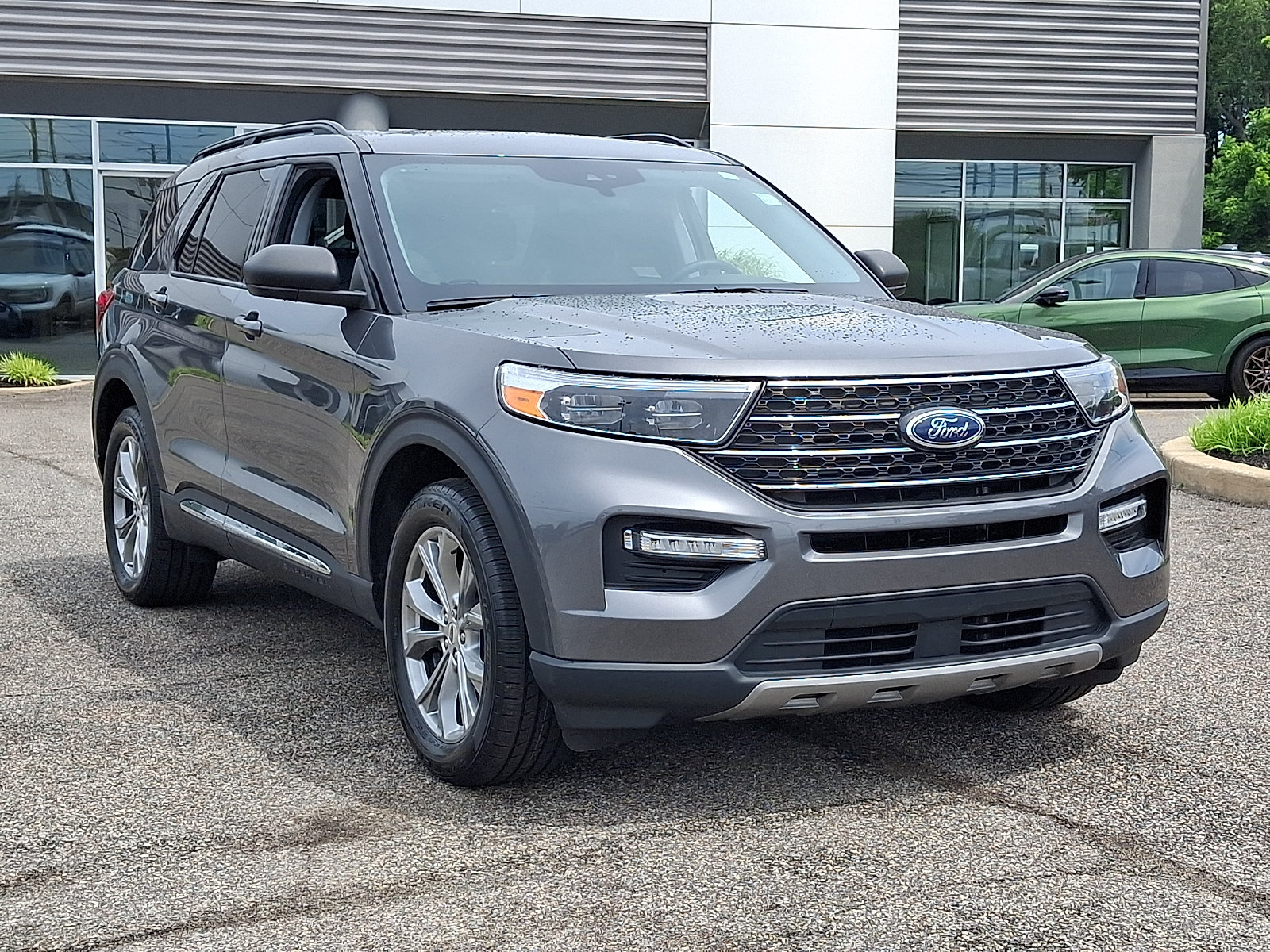 Certified 2023 Ford Explorer XLT w/ Equipment Group 202A AWD/4WD image 2