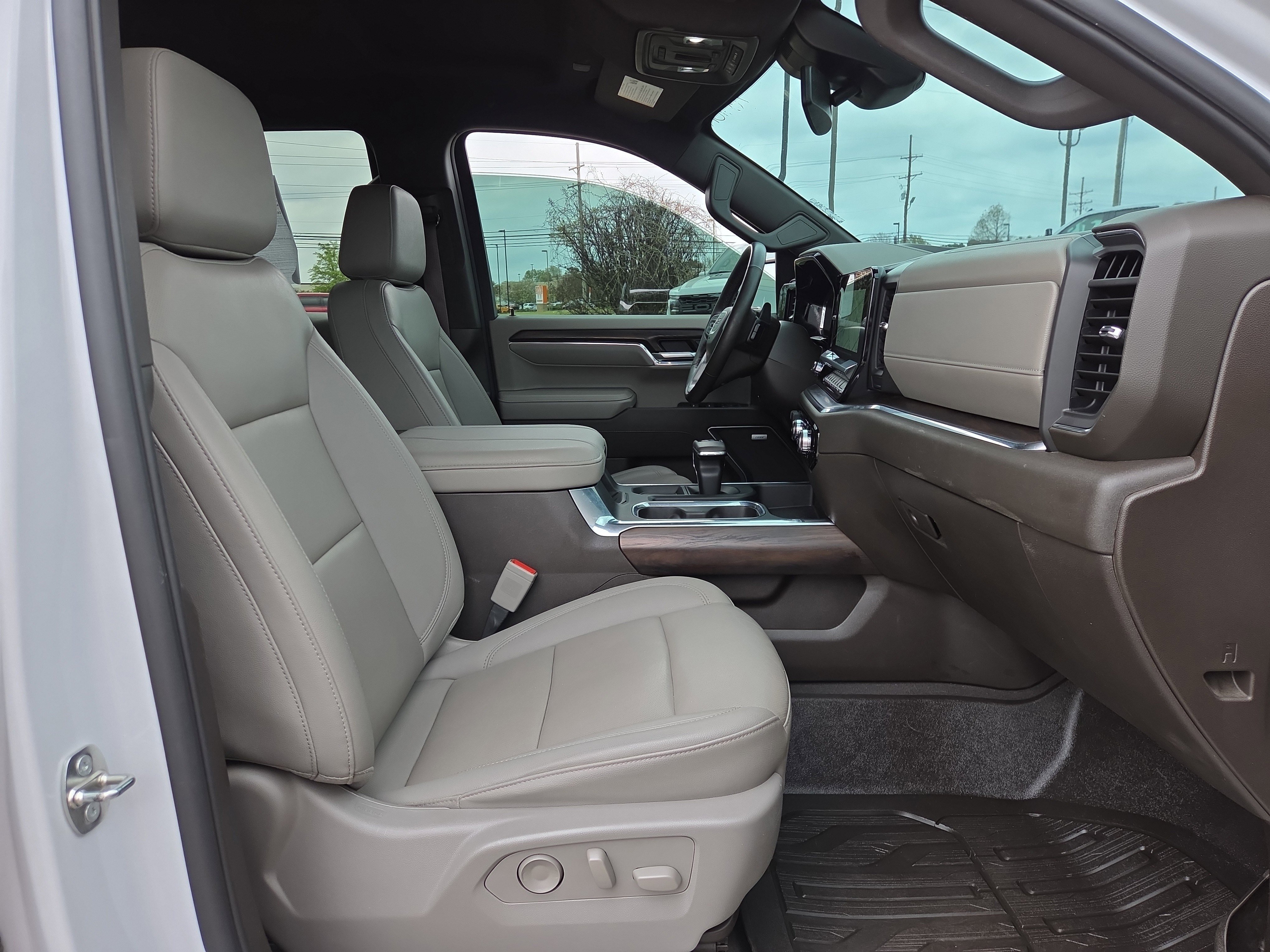 Used 2024 GMC Sierra 1500 SLT w/ SLT Premium Plus Package AWD/4WD image 17
