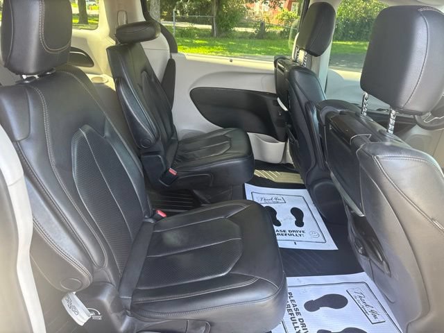Used 2018 Chrysler Pacifica Touring-L Plus w/ Tire & Wheel Group FWD image 14