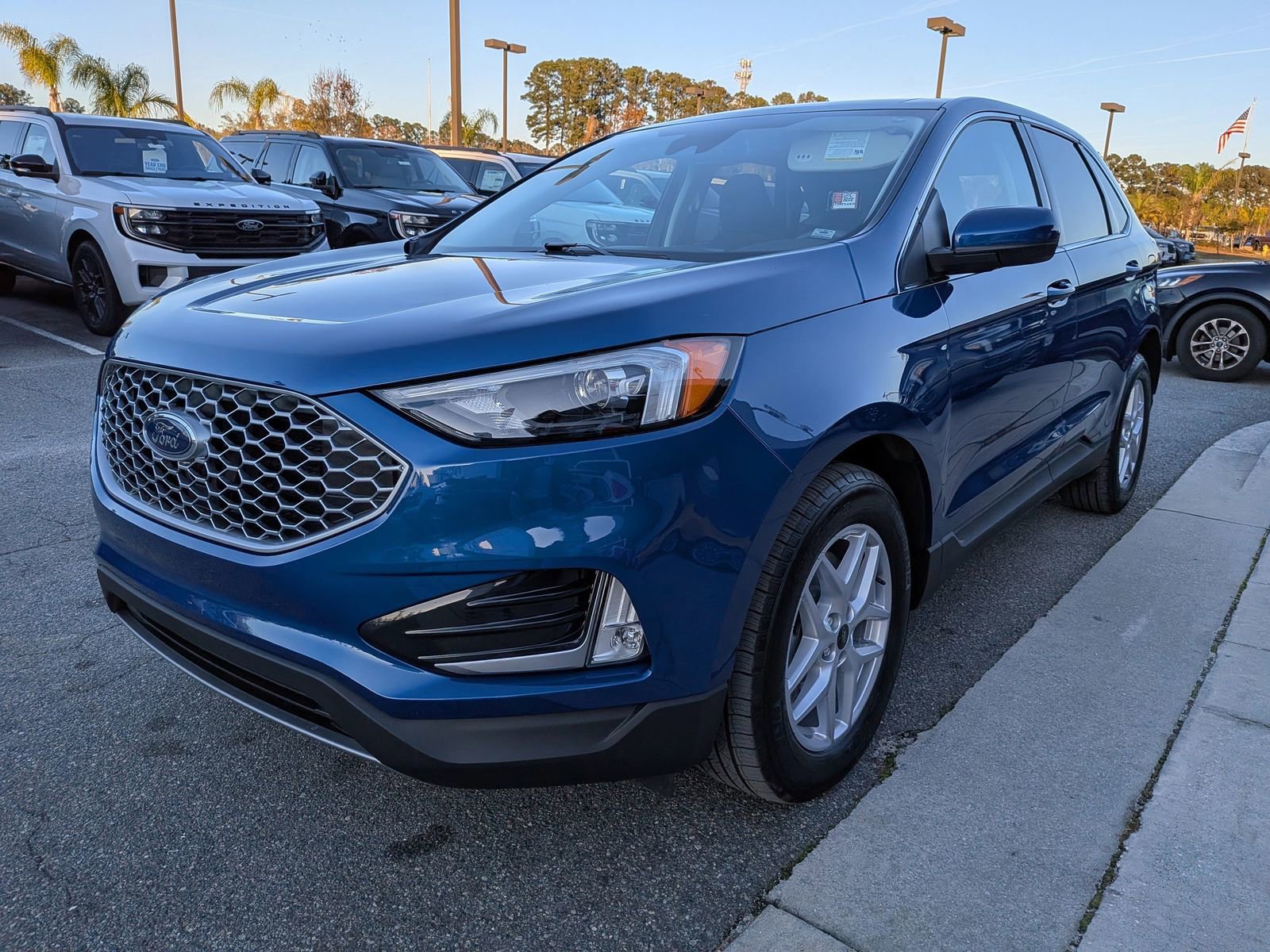 Certified 2023 Ford Edge SEL w/ Convenience Package image 2