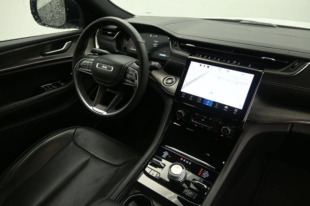 Used 2023 Jeep Grand Cherokee Overland AWD/4WD image 18