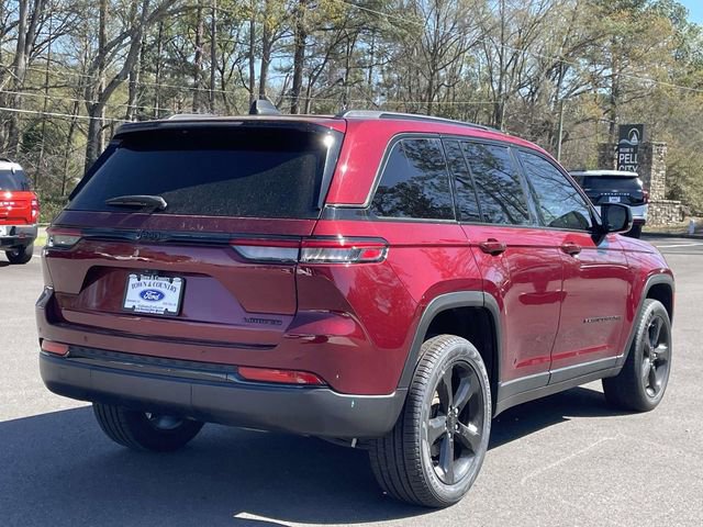 Used 2023 Jeep Grand Cherokee Limited w/ Black Appearance Package image 5