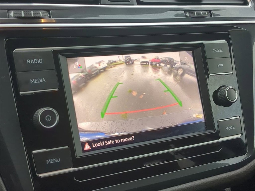 Used 2020 Volkswagen Tiguan S image 16
