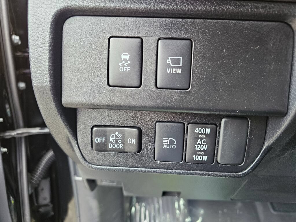 Used 2023 Toyota Tacoma Limited w/ Black Out Package (TMS) AWD/4WD image 18