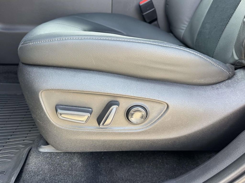 Used 2025 Toyota Grand Highlander AWD Hybrid image 19