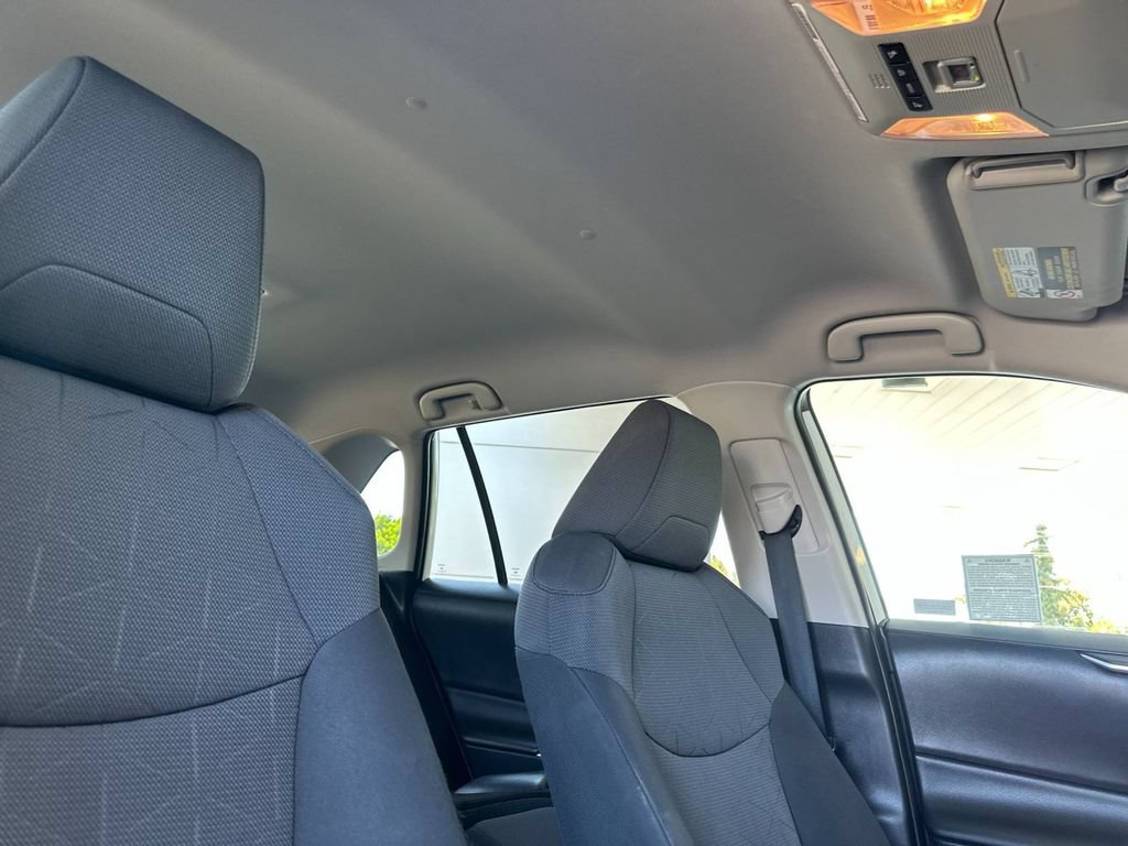 Used 2021 Toyota RAV4 XLE w/ Carpet Mat Package (TMS) FWD image 16