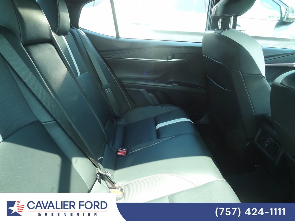 Used 2025 Toyota Camry SE FWD image 9