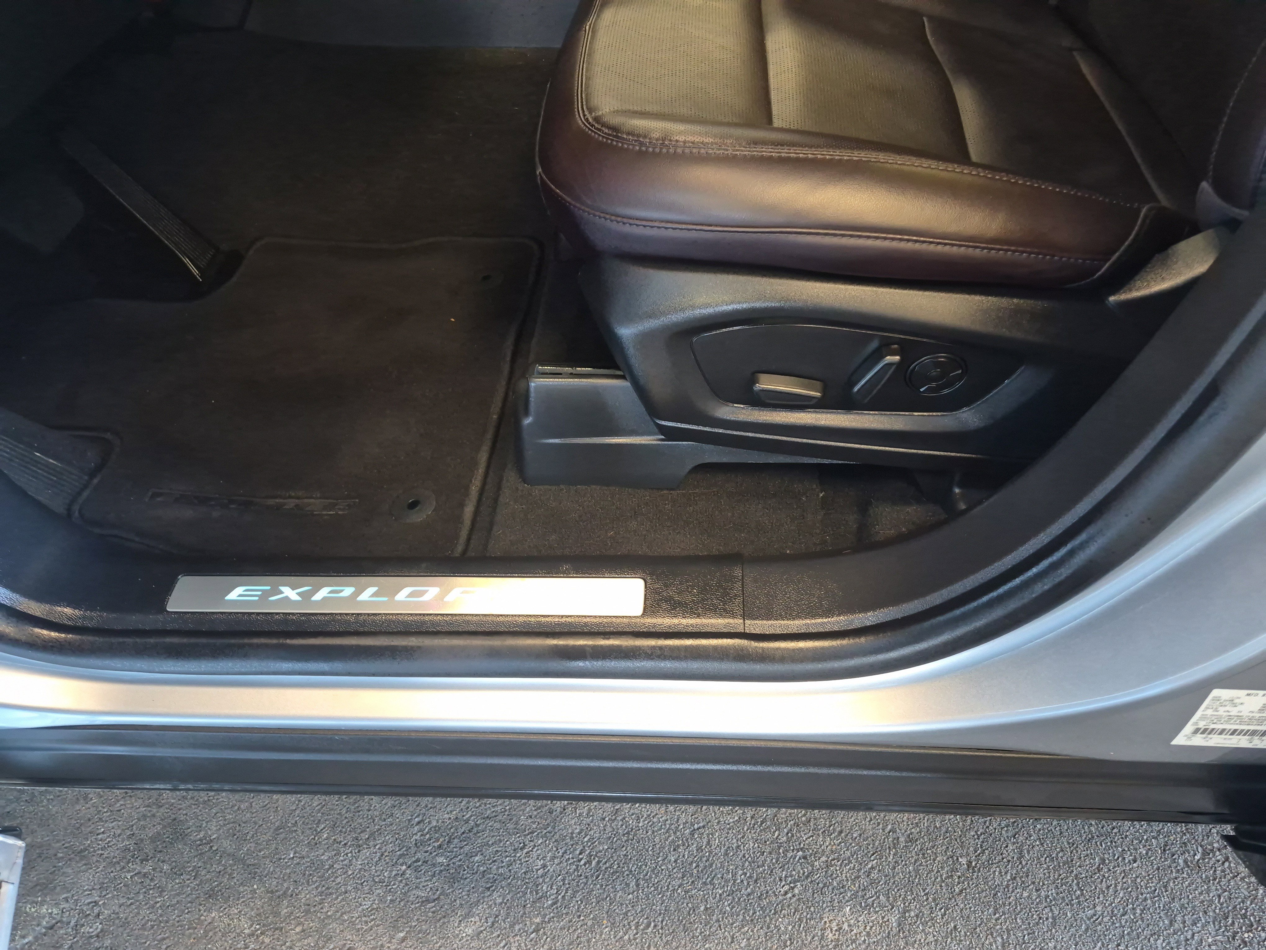 Certified 2025 Ford Explorer Platinum image 12