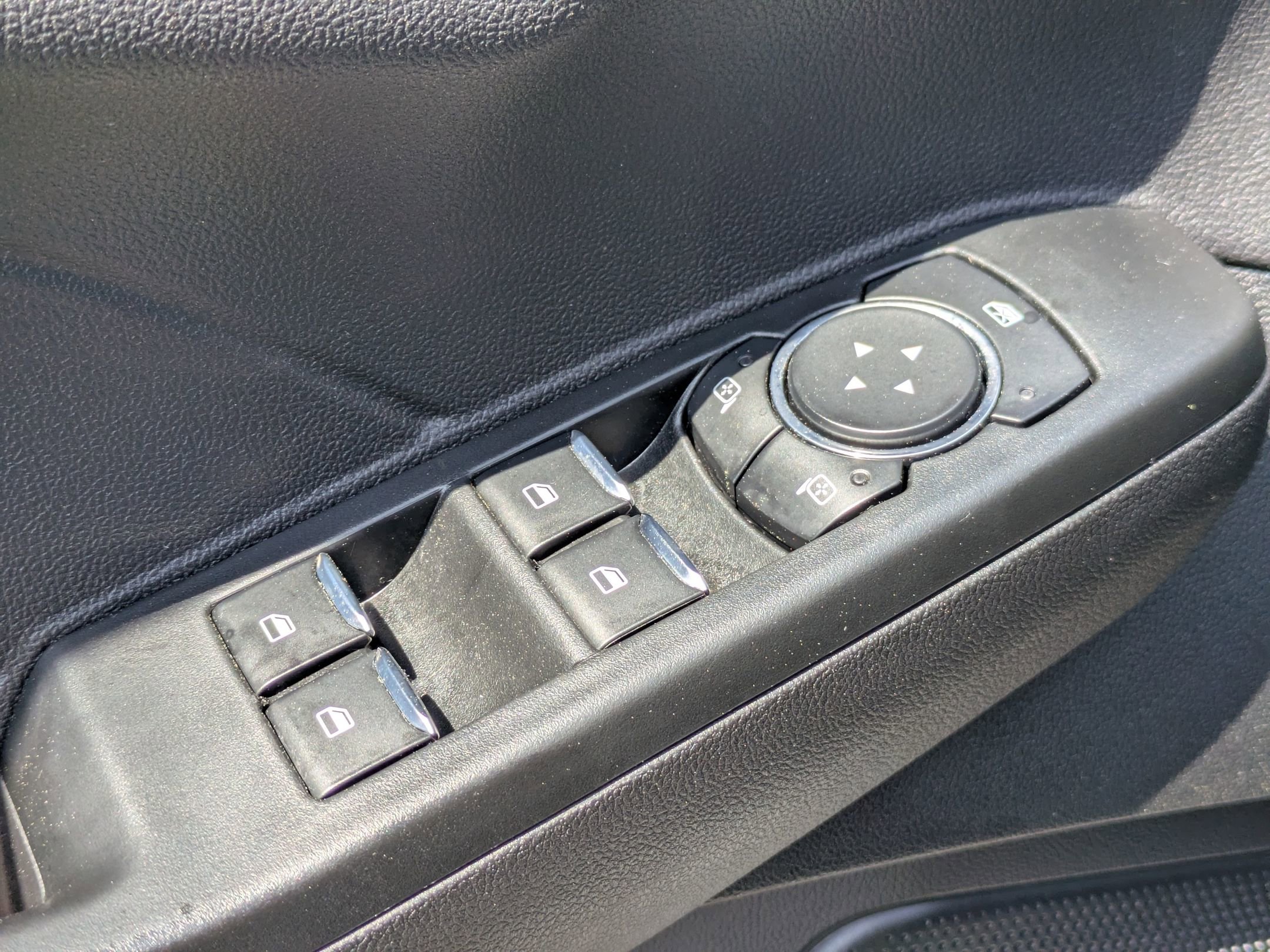 Certified 2025 Ford Escape SE w/ PHEV Premium Package image 11