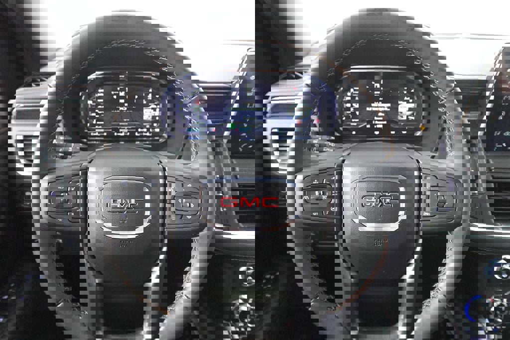 Used 2024 GMC Yukon AT4 w/ Technology Package image 15