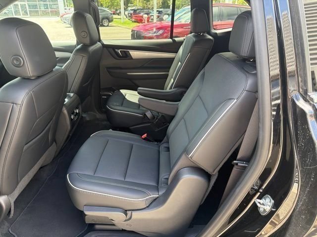 Used 2025 Buick Enclave Preferred FWD image 13