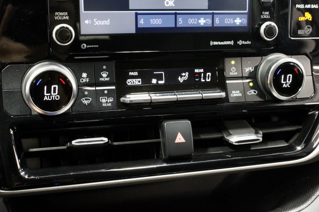 Used 2022 Toyota Highlander LE AWD/4WD image 30