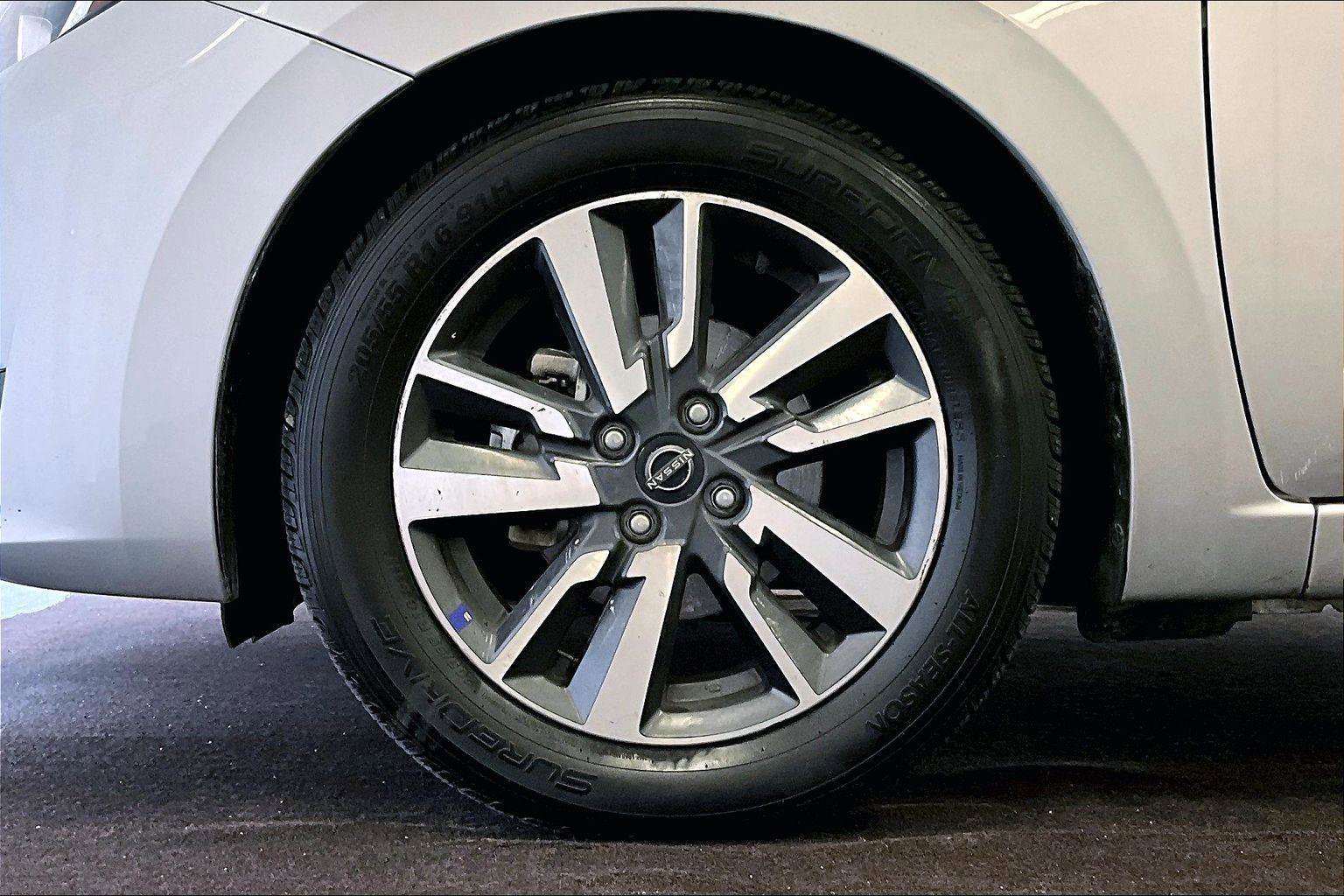 Used 2023 Nissan Versa SV image 8