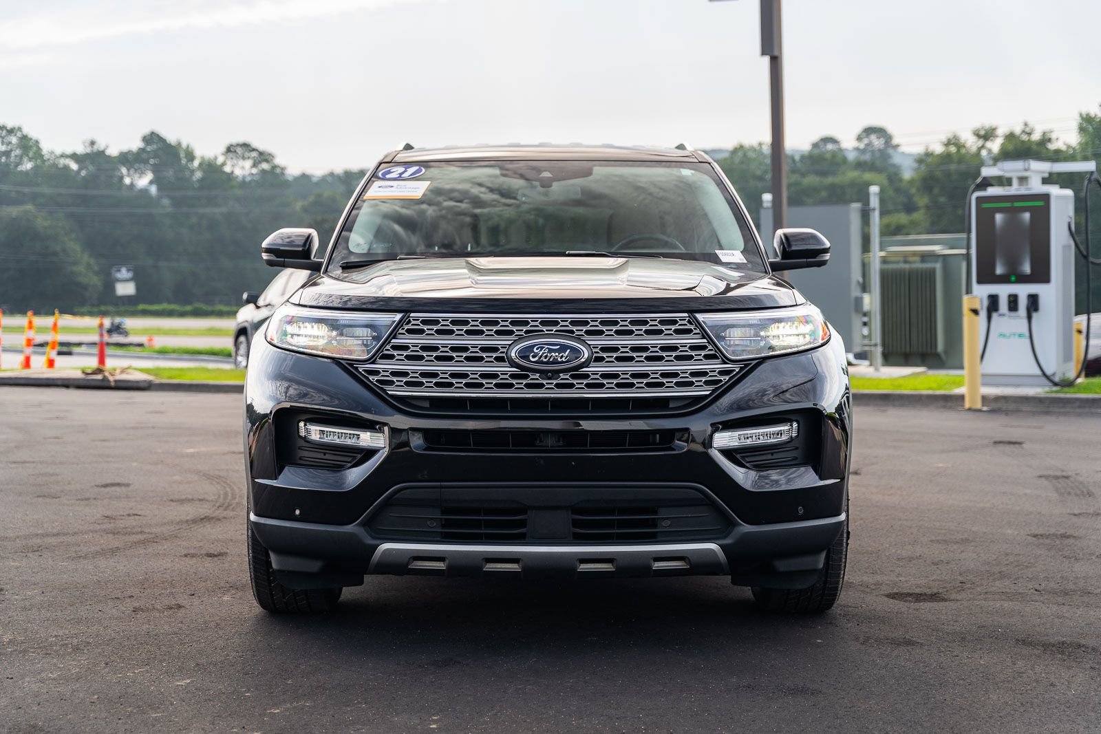 Certified 2021 Ford Explorer Limited w/ Hybrid Equipment Group 310A RWD image 2