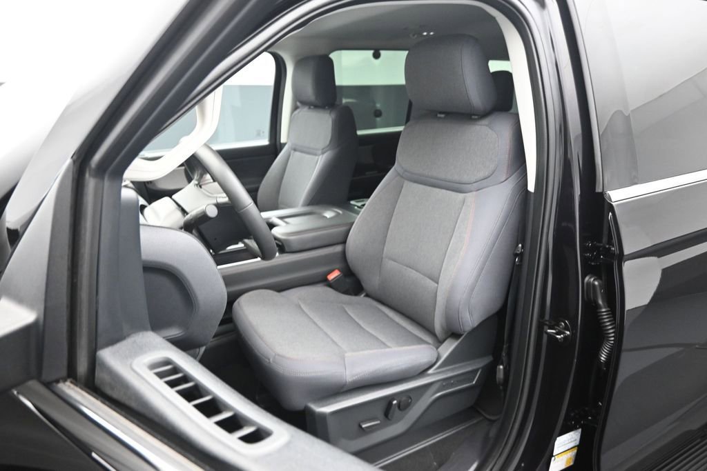 Certified 2025 Ford Expedition Active AWD/4WD image 9
