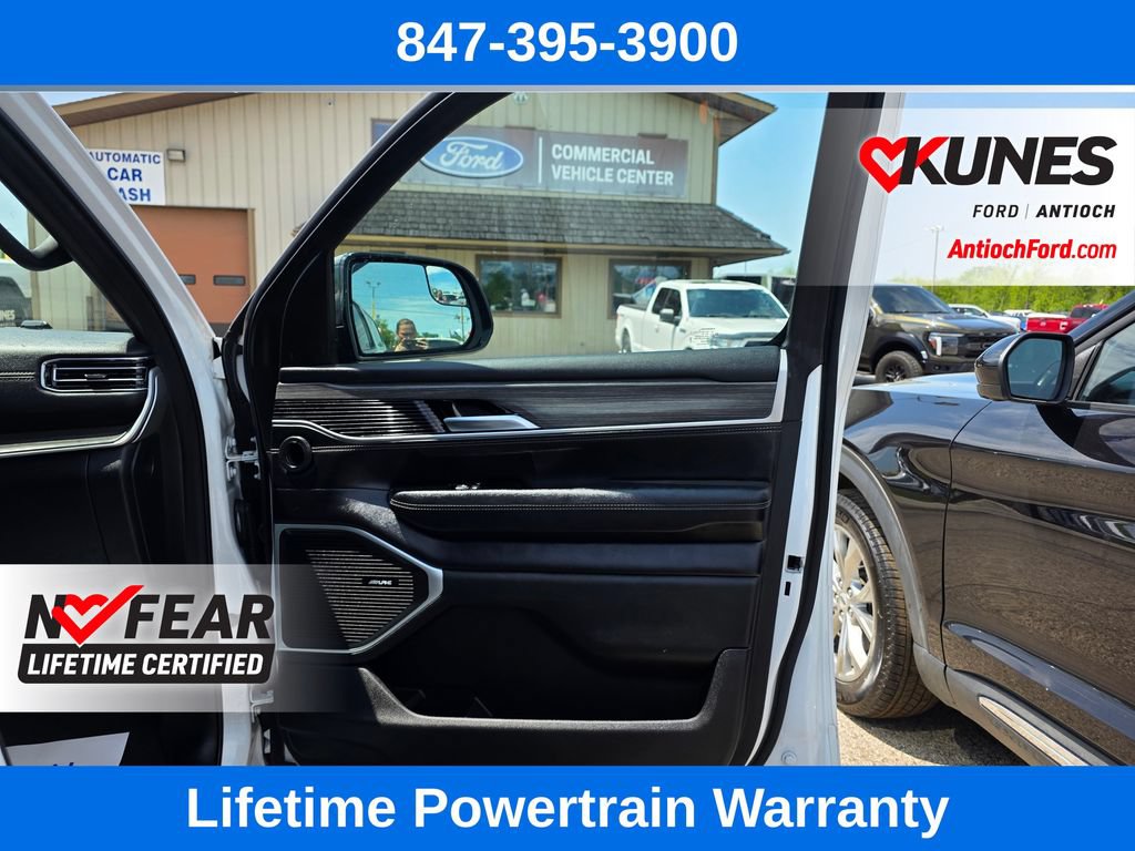 Used 2024 Jeep Wagoneer L Series II w/ Flexible Seating Group AWD/4WD image 37