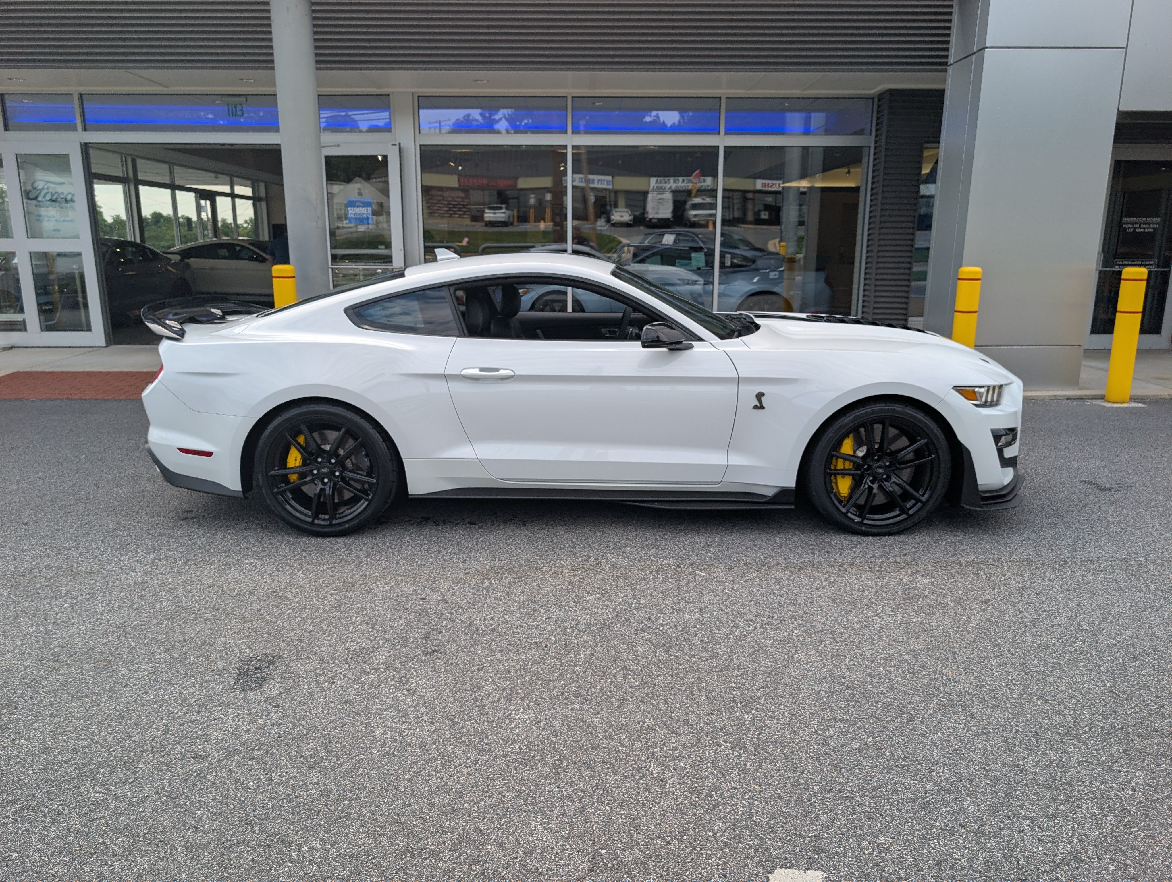 Certified 2022 Ford Mustang Shelby GT500 w/ Technology Package RWD image 7