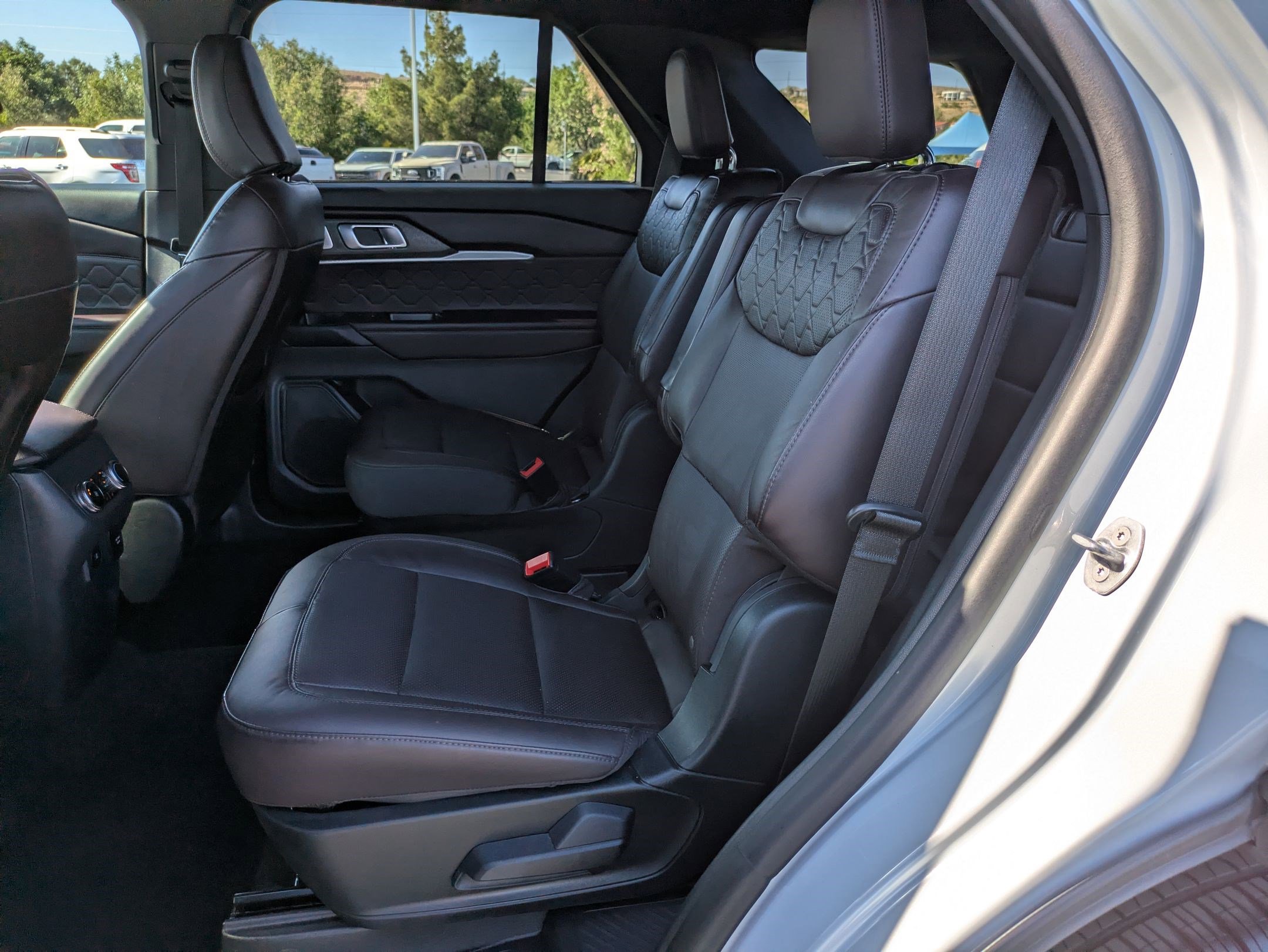 Certified 2026 Ford Explorer Platinum w/ LUX Leather Package AWD/4WD image 29