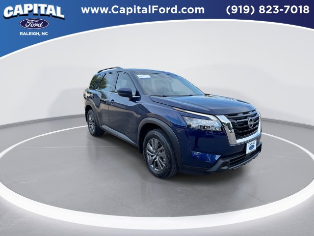 Used 2025 Nissan Pathfinder SV w/ SV Premium Package AWD/4WD image 2