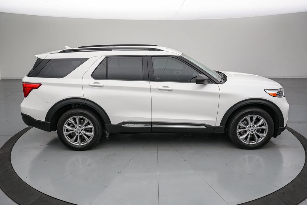 Certified 2023 Ford Explorer XLT w/ Equipment Group 202A AWD/4WD image 3