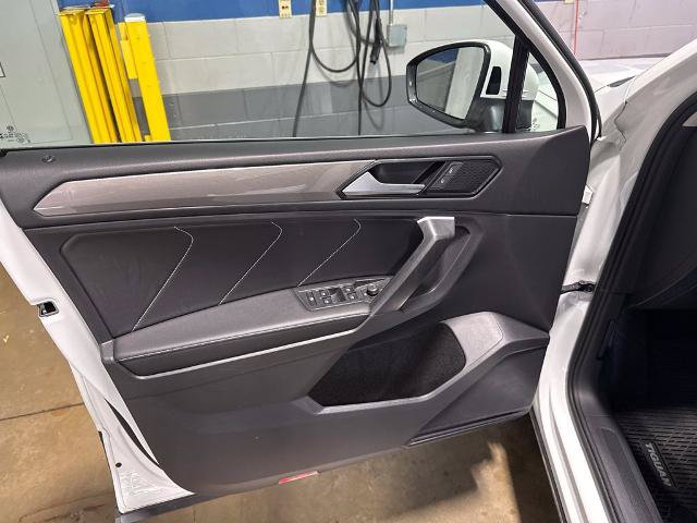 Used 2023 Volkswagen Tiguan SE w/ Panoramic Sunroof Package FWD image 33