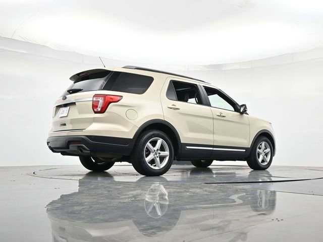Certified 2018 Ford Explorer XLT w/ Equipment Group 202A FWD image 32