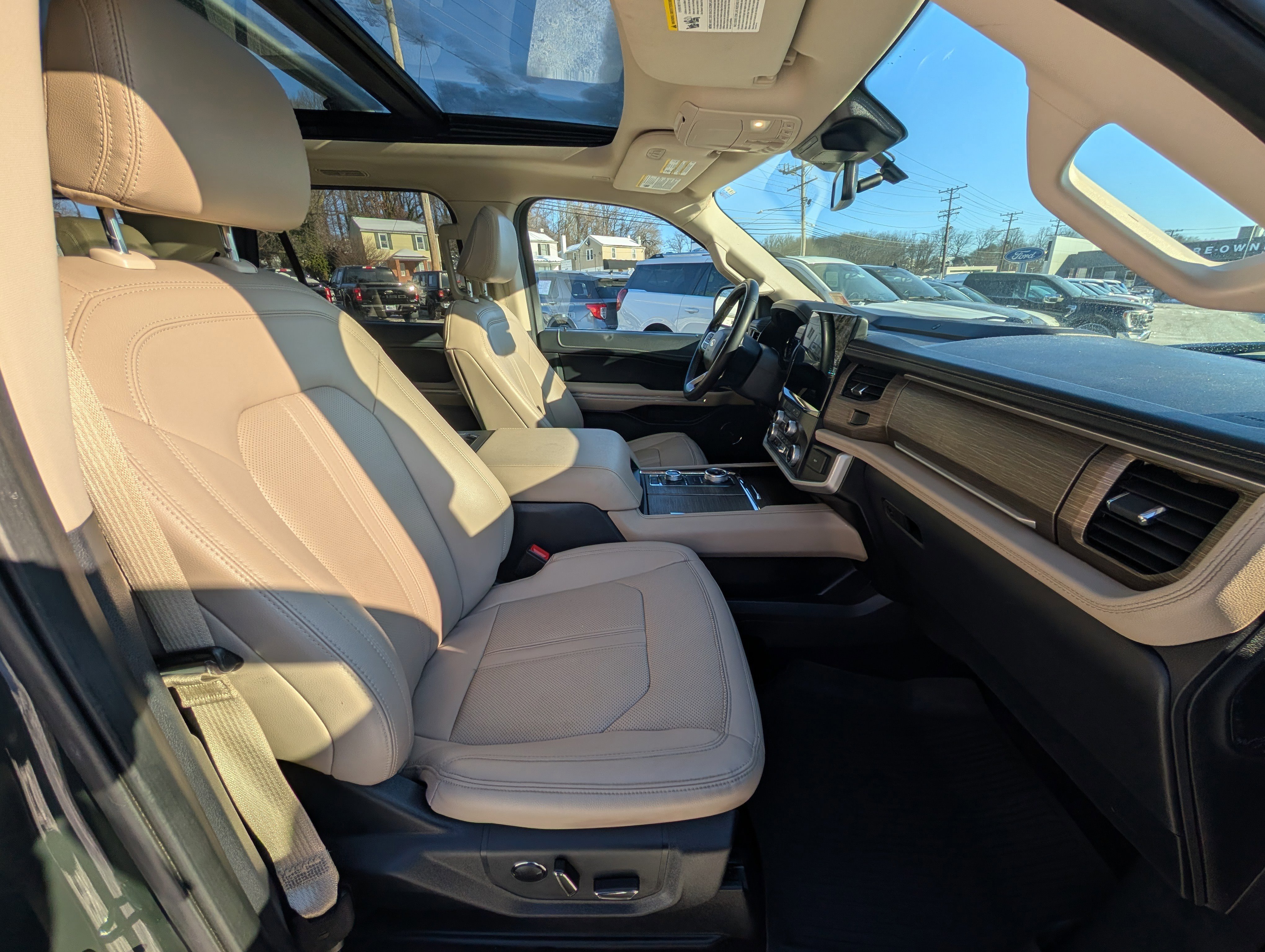 Certified 2022 Ford Expedition Limited image 12