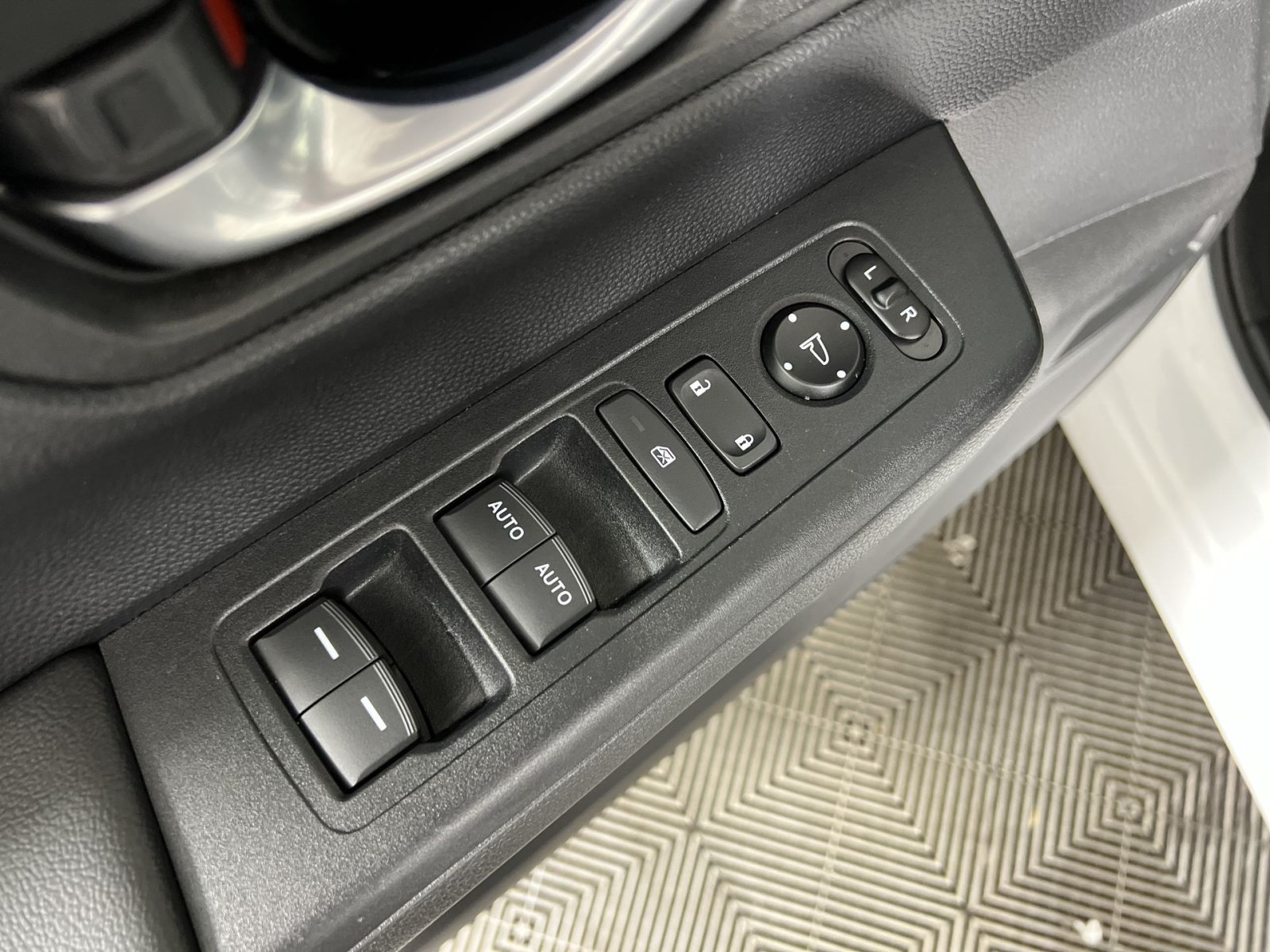 Used 2023 Honda CR-V EX image 15