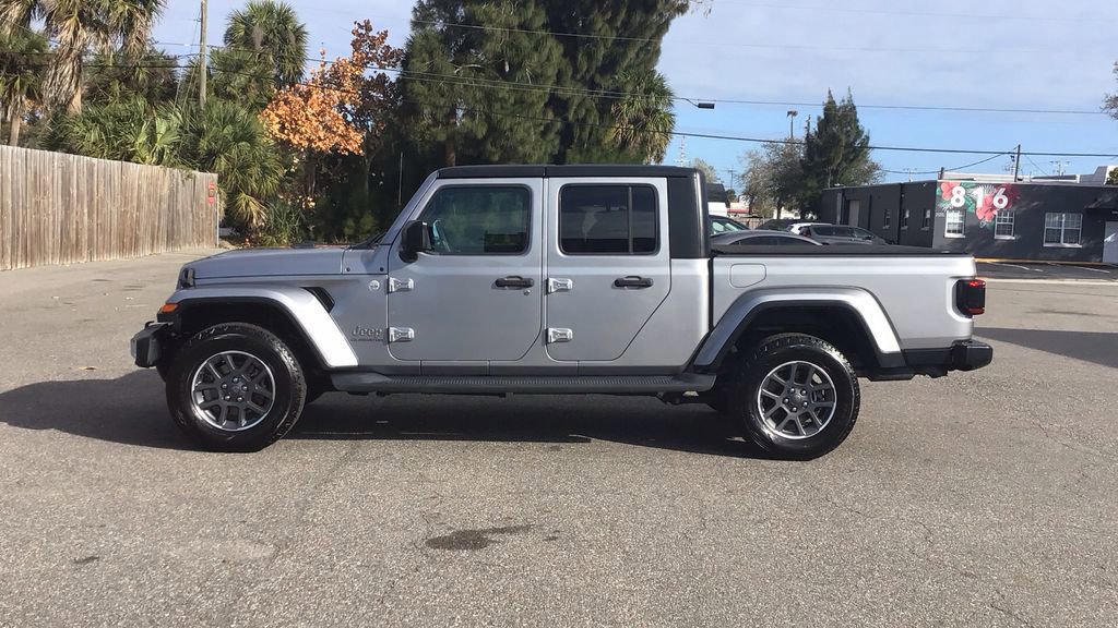 Used 2020 Jeep Gladiator Overland image 2