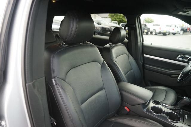Certified 2017 Ford Explorer XLT w/ Equipment Group 202A FWD image 21