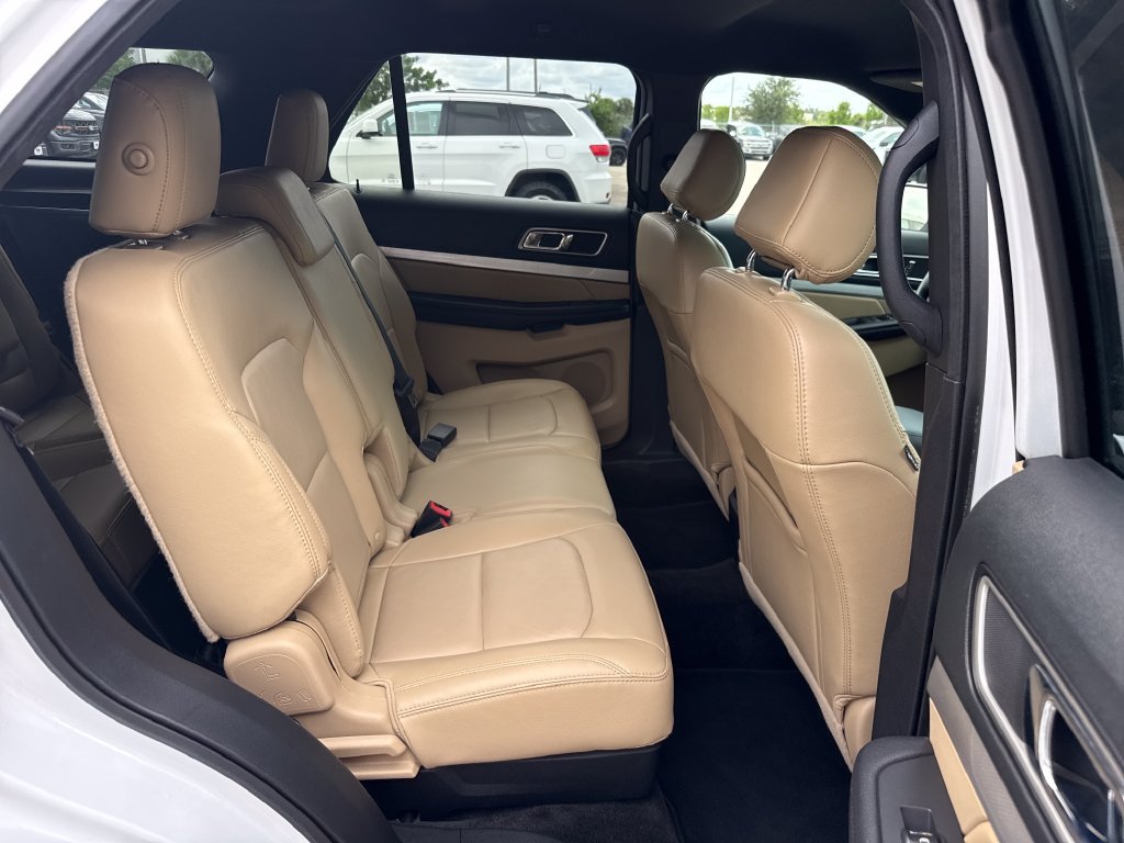 Certified 2017 Ford Explorer XLT w/ Equipment Group 202A FWD image 27
