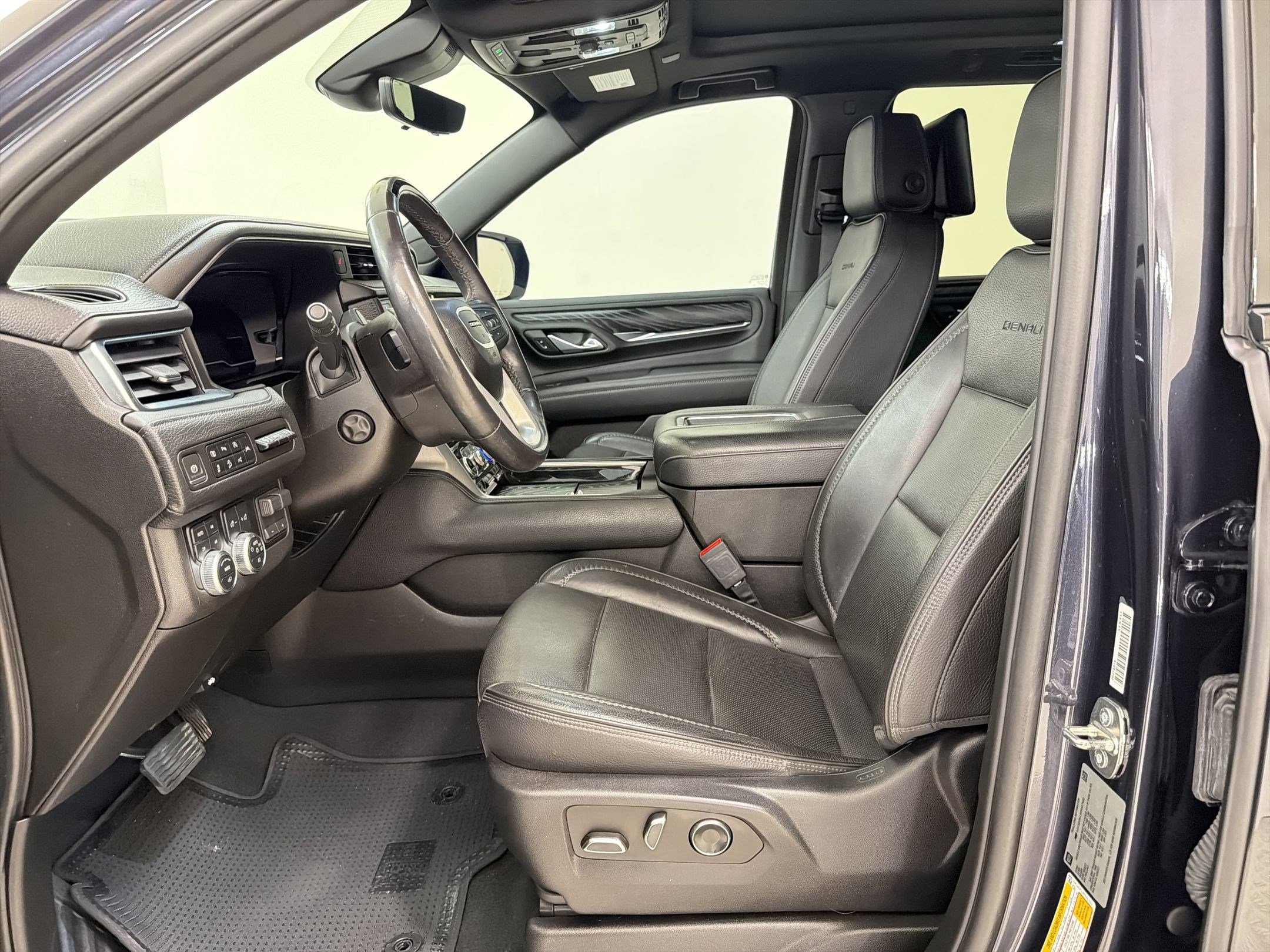 Used 2023 GMC Yukon Denali w/ Denali Reserve Package AWD/4WD image 5