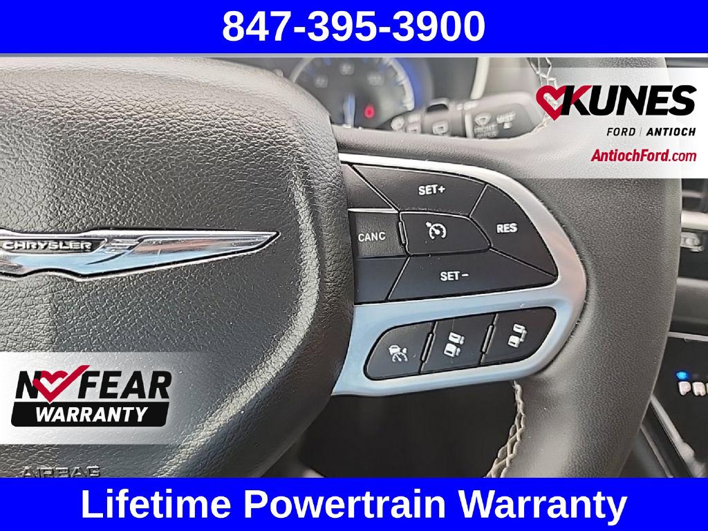 Used 2025 Chrysler Pacifica Select FWD image 30