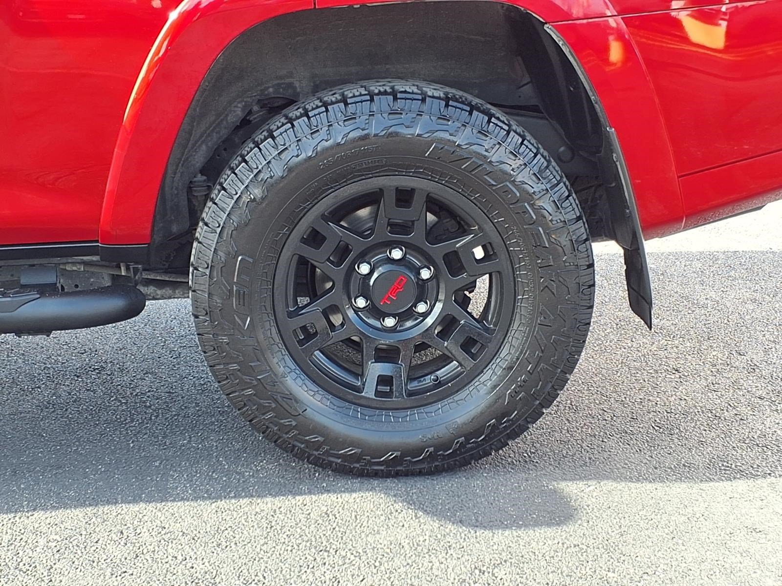 Used 2022 Toyota 4Runner SR5 Premium w/ Moonroof Package AWD/4WD image 9