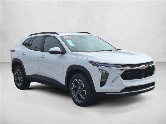 Used 2024 Chevrolet Trax LT w/ LT Convenience Package FWD image 3