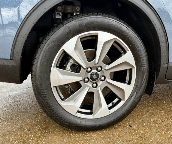 Certified 2025 Ford Escape Platinum w/ Premium Technology Package FWD image 8